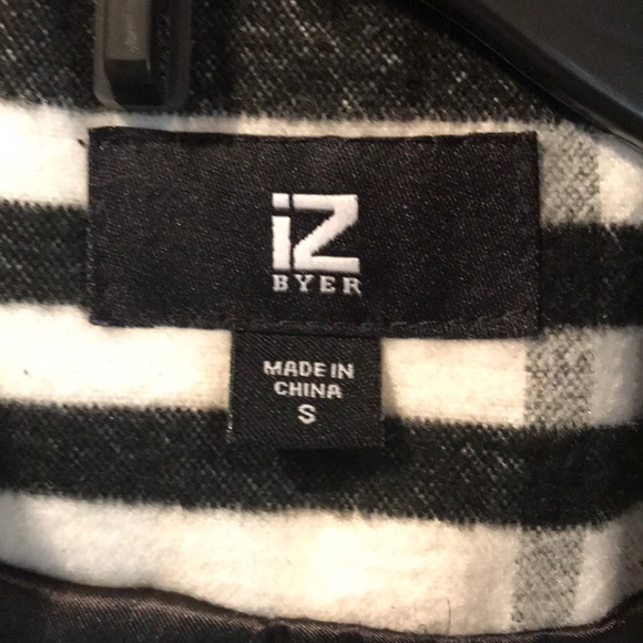 ❌SOLD❌ iZ Byer Warm Plaid Coat Small -EUC - Picture 4 of 8